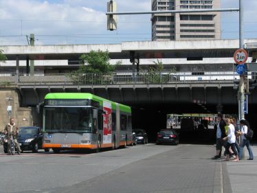 „Posttunnel” mit 3,60 m max. Durchfahrtshöhe und Citaro-Bus (Höhe 3,08 m) „Posttunnel” mit 3,60 m max. Durchfahrtshöhe und Citaro-Bus (Höhe 3,08 m)